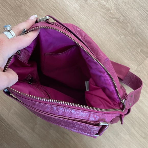 Matt & Nat cranberry pink crinkle vegan bag - Picture 3 of 6